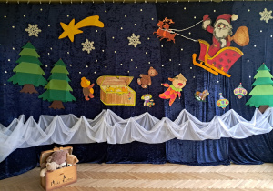 Scenografia do przedstawienia z Mikołajem w saniach